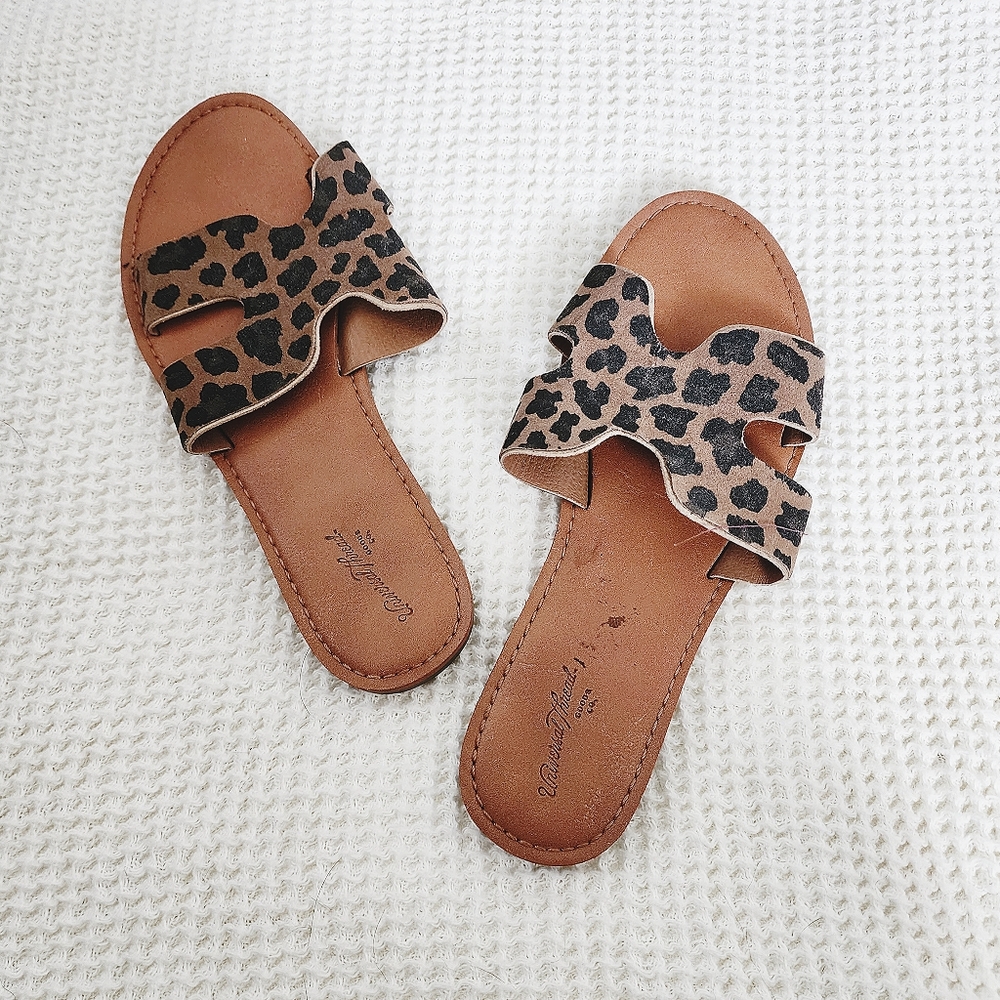 Universal Thread Sandals